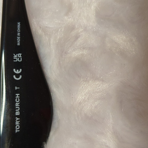 Tory Burch Black Sunglasses with Branded Case - Picture 5 of 9